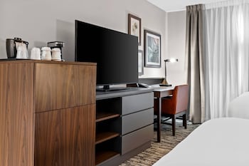 Room, 2 Queen Beds, Non Smoking (Exterior)