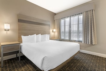 Suite, 1 King Bed, Non Smoking, Refrigerator & Microwave