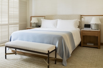 Suite, Poolside