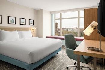 Room, 1 King Bed, Accessible (Mobility & Hearing, Roll-in Shower)