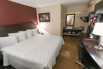 Deluxe Room, 1 King Bed, Accessible (Smoke Free)