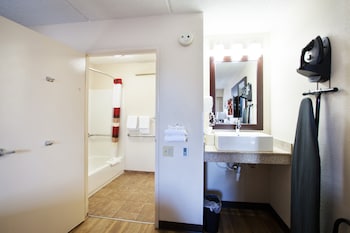 Deluxe Room, 1 King Bed, Accessible (Smoke Free)