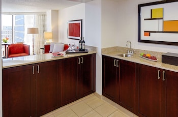 Deluxe Suite, One King Bed