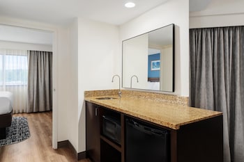 Executive Suite, 1 King Bed with Sofa bed, Microwave, Corner