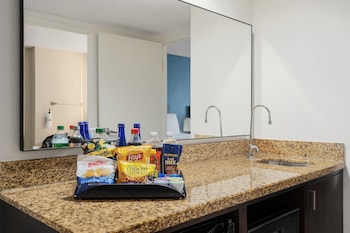 Premium Suite, 1 King Bed with Sofa bed, Microwave, Corner