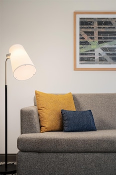 Suite, 1 King Bed with Sofa bed, Accessible, Microwave (Mobility & Hearing)
