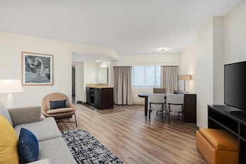 Premium Suite, 1 King Bed with Sofa bed, Microwave, Corner
