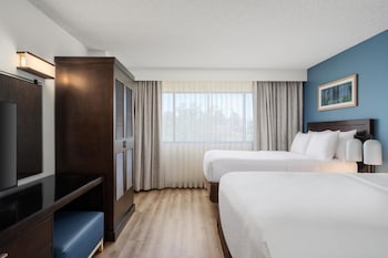 Suite, Multiple Beds, Microwave