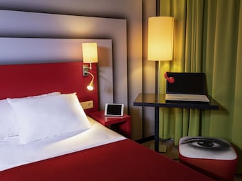 Standard Room with 2 single beds and 1 sofa