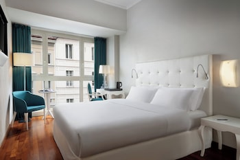 Deluxe Room, 1 King Bed