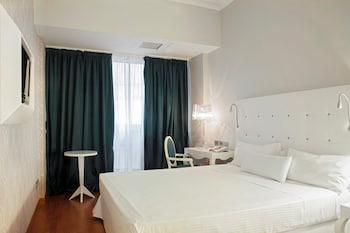 Deluxe Room, 1 King Bed