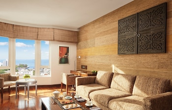 Executive Suite, 1 King Bed, City View