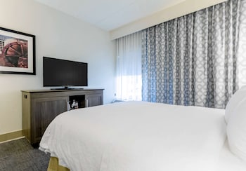 One Queen Bed, Non-Smoking, Accessible