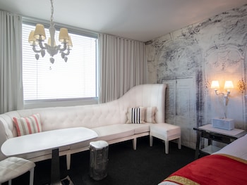 ALEXANDRIA DELUXE KING