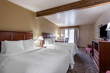 Standard Room, 2 Queen Beds, Accessible, Bathtub