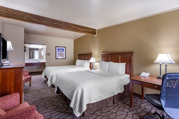 Standard Room, 2 Queen Beds, Accessible, Bathtub