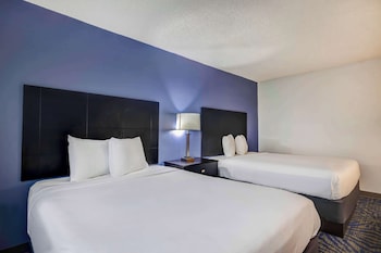 Deluxe Room, 2 Queen Beds, Non Smoking, City View
