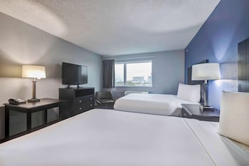 Deluxe Suite, Multiple Beds, Non Smoking, Refrigerator & Microwave