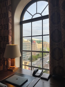 Superior Room, 1 King Bed (Mobility/Hearing Access, Transf Shwr)