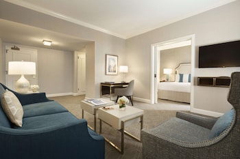 Suite, 1 King Bed with Sofa bed, City View (1 Bedroom)