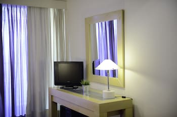 Comfort Room, 2 Twin Beds, Non Smoking, Refrigerator