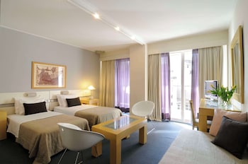 Comfort Room, 3 Twin Beds, Non Smoking, Refrigerator