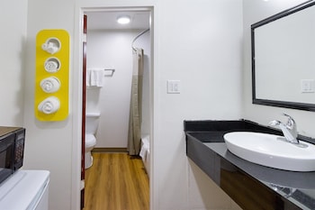 Deluxe Room, 1 King Bed, Accessible Bathtub, Non Smoking