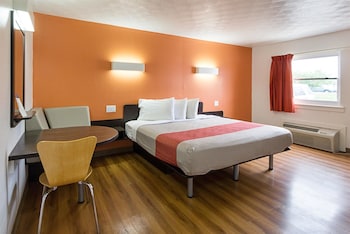 Deluxe Room, 1 King Bed, Accessible Bathtub, Non Smoking