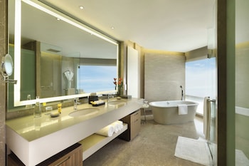Suite (Diplomat)