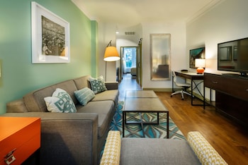 Suite, 1 Bedroom (Dining Area)