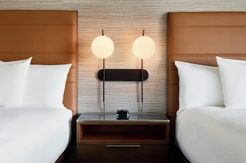Room, 2 Queen Beds, Hearing Accessible (Accessible Bathtub)