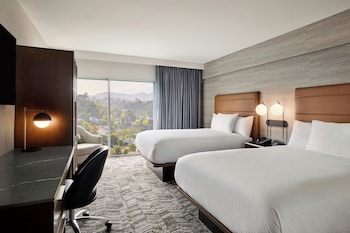 Room, 2 Queen Beds, Hearing Accessible (Accessible Bathtub)