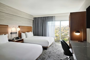 Room, 2 Queen Beds, Hearing Accessible (Accessible Bathtub)