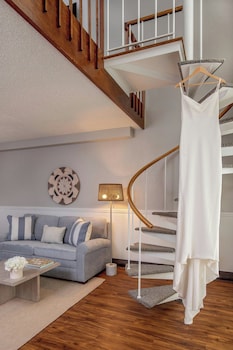 Suite, 1 King Bed with Sofa bed