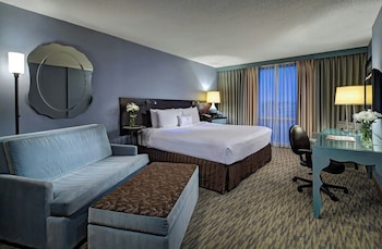 Suite, 1 King Bed (CEO)