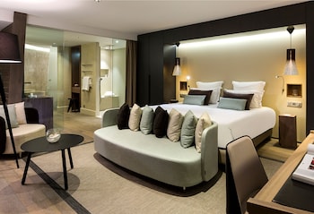 Chai Suite, 1 Queen Bed or 2 Single Beds (on request)