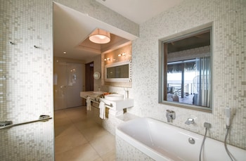 Premium Bungalow, 1 King Bed, Overwater (Moorea Island View)