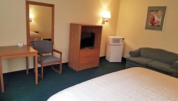 Suite, 1 King Bed, Non Smoking, Refrigerator & Microwave