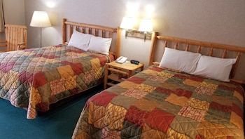 Traditional Room, 2 Queen Beds, Non Smoking, Private Bathroom