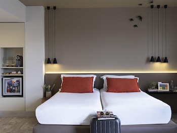 Classic Triple Room, 2 Twin Beds (and 1 sofa)
