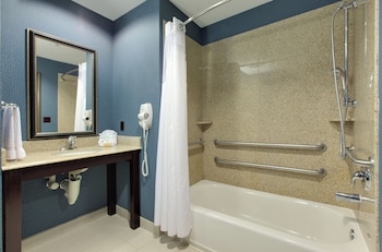 Standard Room, 2 Double Beds, Mobility Accessible (Accessible Tub)