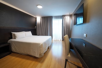 Standard Room, 1 Queen Bed