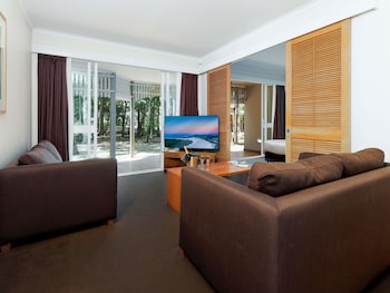 Suite, Garden View