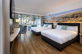 Classic Room, 2 Double Beds, Lagoon View