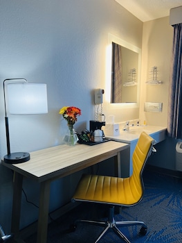 Standard Room, 1 King Bed