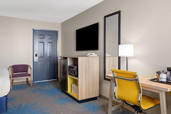 Standard Room, 1 King Bed