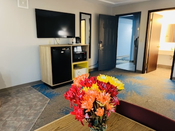 Suite, 1 King Bed, Refrigerator
