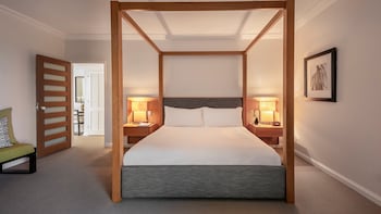 Suite, 1 King Bed (Manor)
