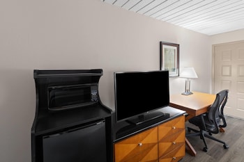 Room, 1 King Bed, Accessible, Non Smoking (Mobility)