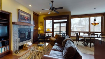 Condo, 2 Bedrooms (Platinum)
